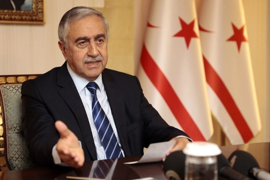 Akıncı, Yunan milletvekilinin AP’de Türk bayrağını yırtmasını kınadı