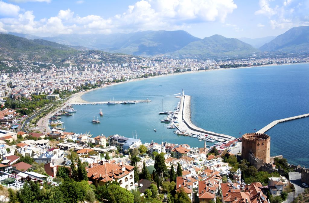Antalya tarihinde ilk kez 15 milyon turisti gördü