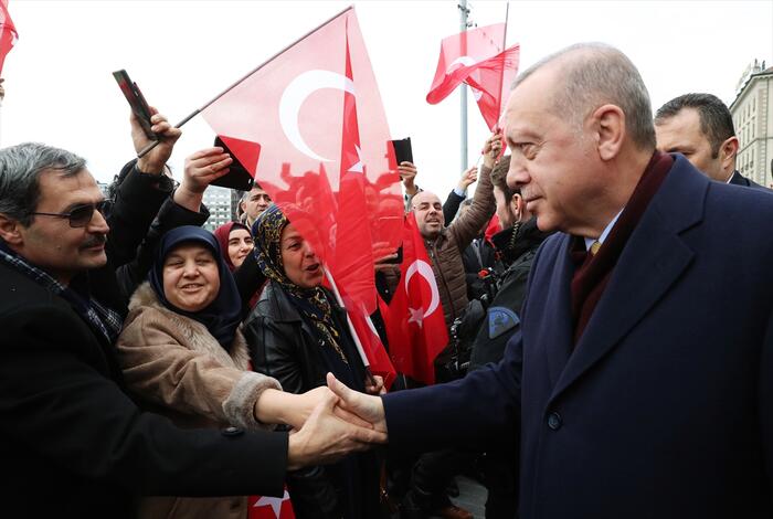 İsviçre’deki Türk vatandaşlarından Erdoğan’a büyük ilgi