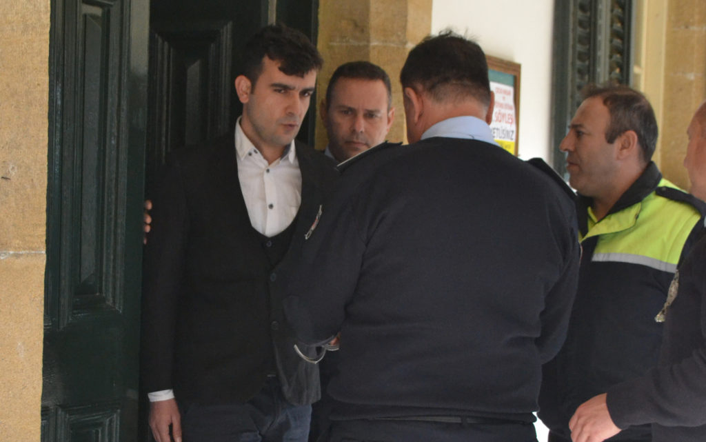 Abisi’nin kimliği ile geldi 7 ay ceza aldı