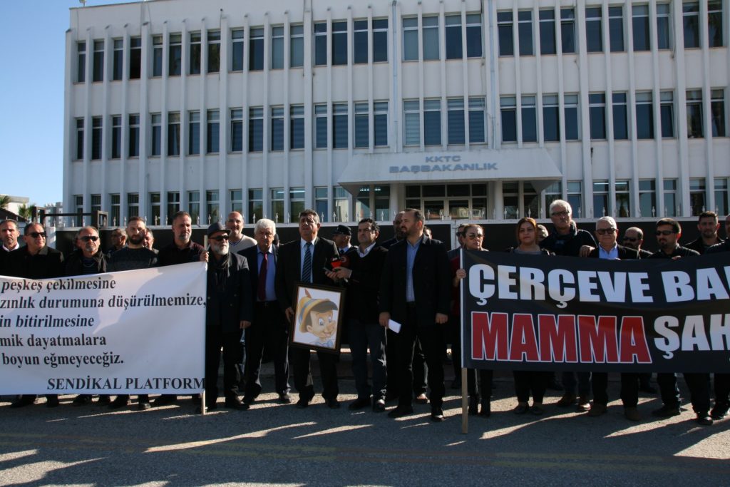 Sendikal platform başbakanlık önünde eylem yaptı