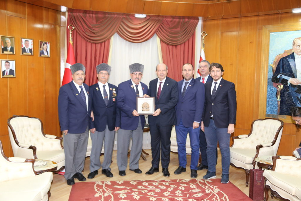 Başbakan Ersin Tatar, Türkiye Muharip Gaziler Derneğini Kabul Etti