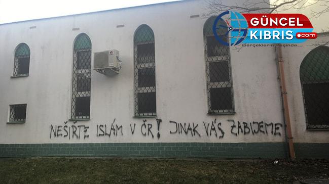 Çekya’da camiye ırkçı saldırı