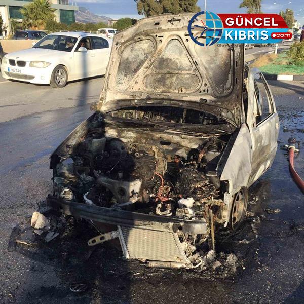 Gazimağusa-Lefkoşa anayolunda seyir halindeki bir araba ateş aldı