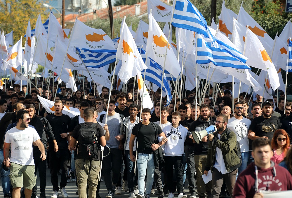 Öğrenciler başkanlık sarayı önünde protesto gösterisi gerçekleştirdi