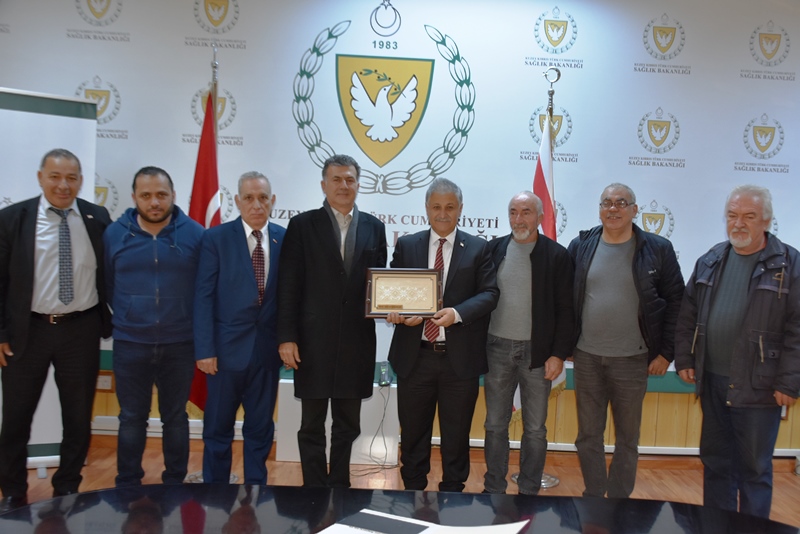 Sağlık bakanı pilli, Bass ile görüştü