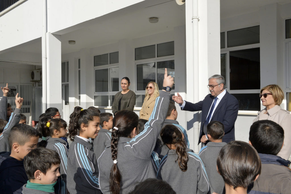 Cumhurbaşkanı Akıncı çağlayan ilkokulu’nu ziyaret etti