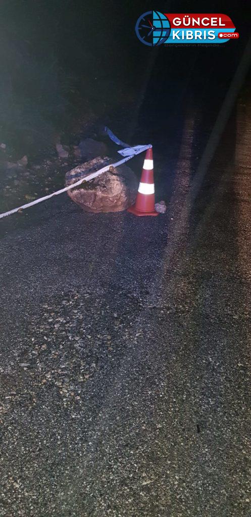 Kantara – Mersinlik anayolu üzerinde oluşan sis dolayısıyla görüş mesafesi bir metreye kadar düştü