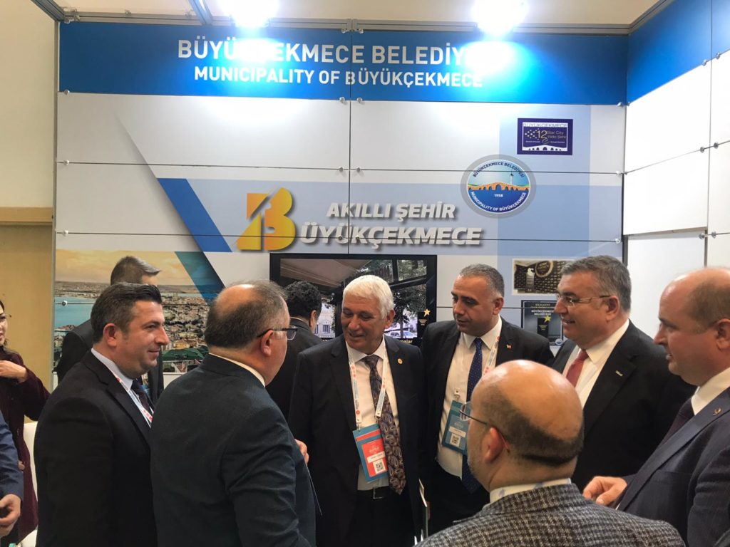 Özçınar, “Akıllı şehirler ve belediyeler kongre ve sergisi”ne katıldı