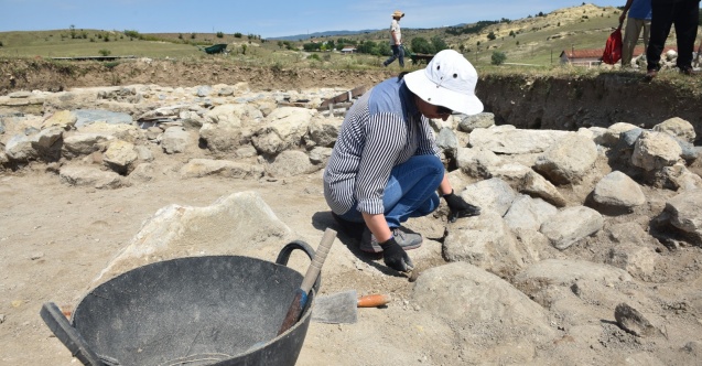 BAF’TA yapılan kazılarda antik mezar kalıntısı bulundu