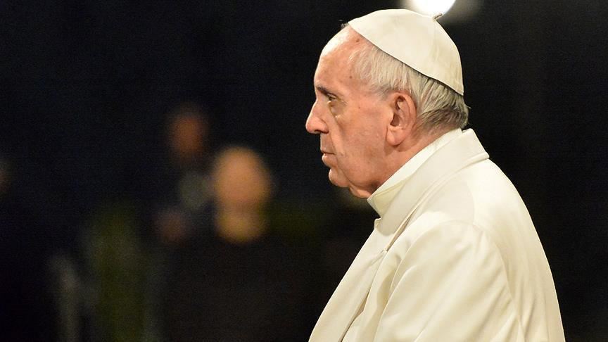 Papa Franciscus’tan elini bırakmayan kadına sert tepki