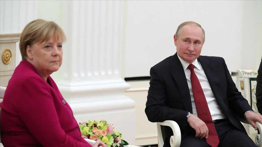 Putin ve Merkel Libya krizini görüştü