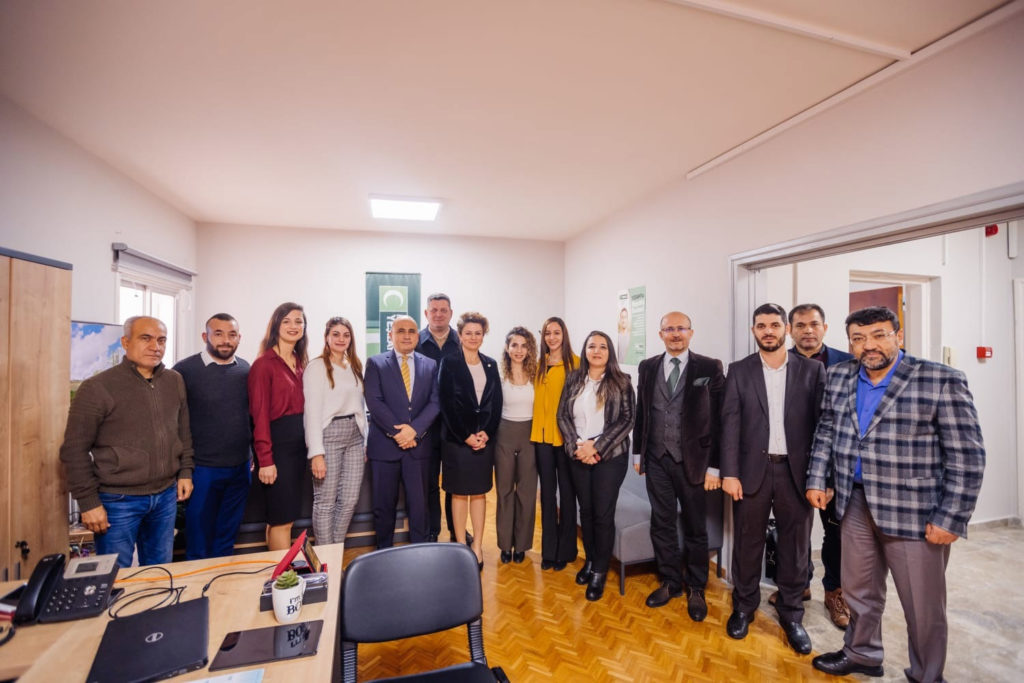 TC Lefkoşa Büyükelçisi Başçeri Kıbrıs Türk Yeşilay Derneği’ni ziyaret etti