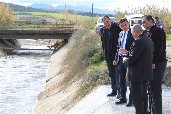 Yeşilyurt’ta derivasyon kanalındaki patlak tamir edildi