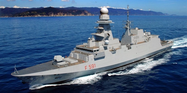 İtalyan savaş gemisi Larnaka limanı’na demirledi