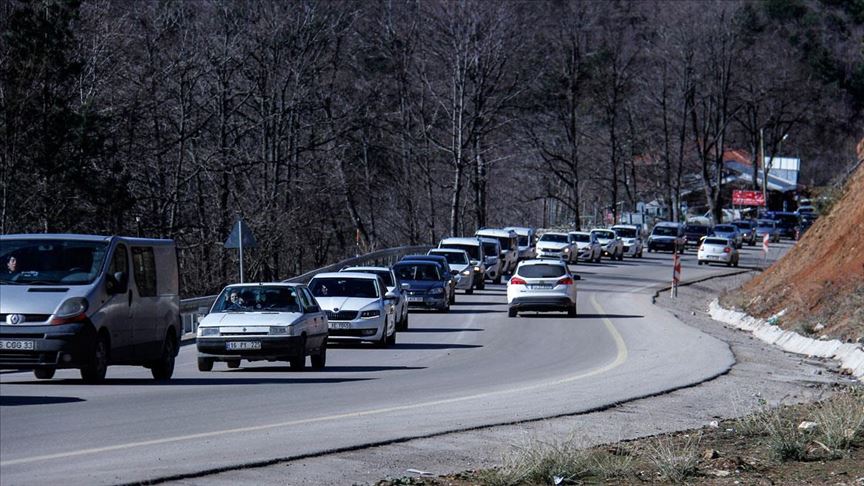 Uludağ’a araç kuyruğu şehir merkezine kadar uzadı