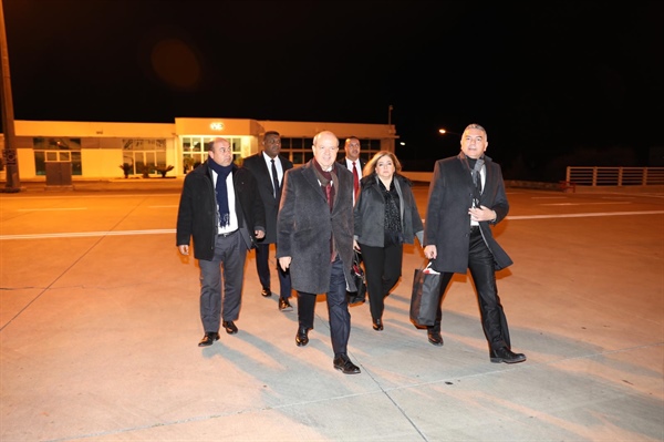 Başbakan Tatar,Londra’ya gitmek üzere KKTC’den ayrıldı