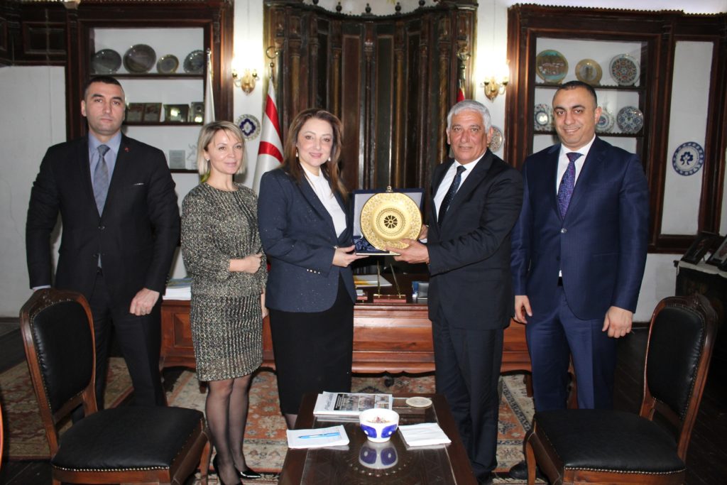 KKTC’de bulunan ULUSKON  heyeti KTBB Başkanı Özçınar’ı ziyaret etti