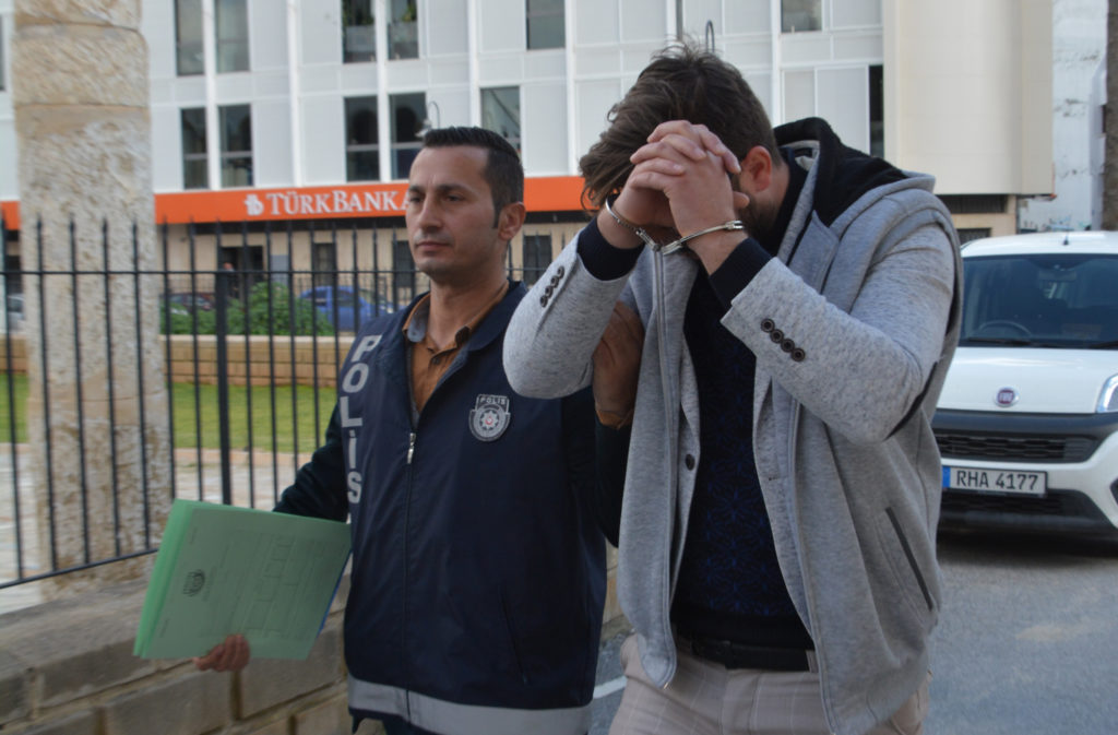 Market’te alışveriş yapan kadını taciz etti !