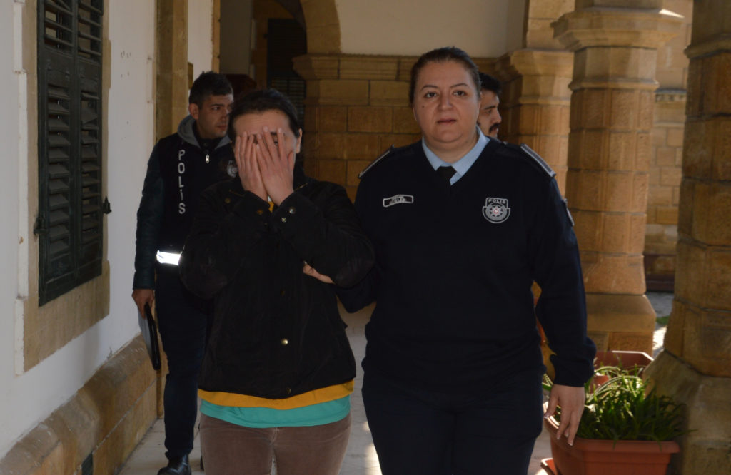 Temzilik yapmak için gittiği evi soydu