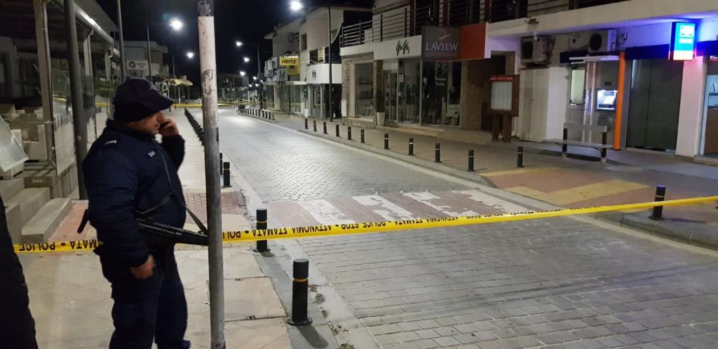 Ay Napa’da kafe kurşunlandı