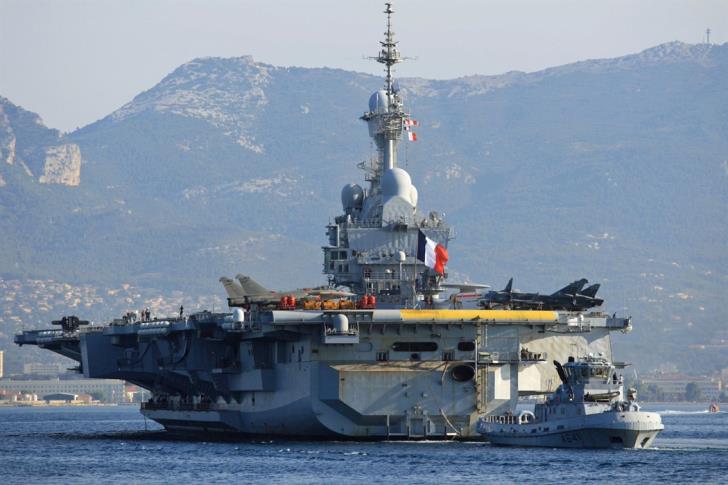 Rum Savunma Bakanı Angelidis Fransız uçak gemisini ziyaret etti