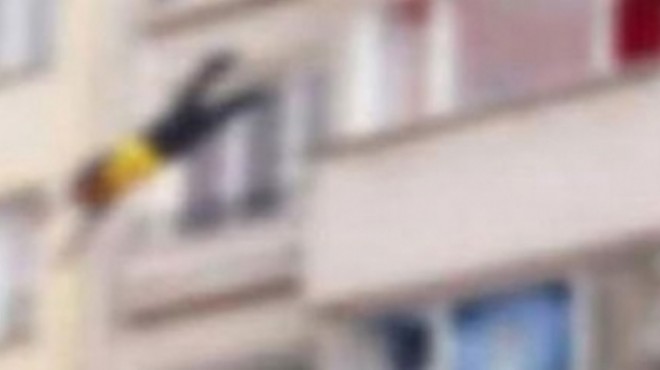 23 yaşındaki genç balkondan düştü