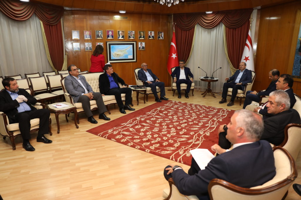 Tatar ve Özersay, Meclis’teki siyasi parti başkanlarıyla biraraya geldi