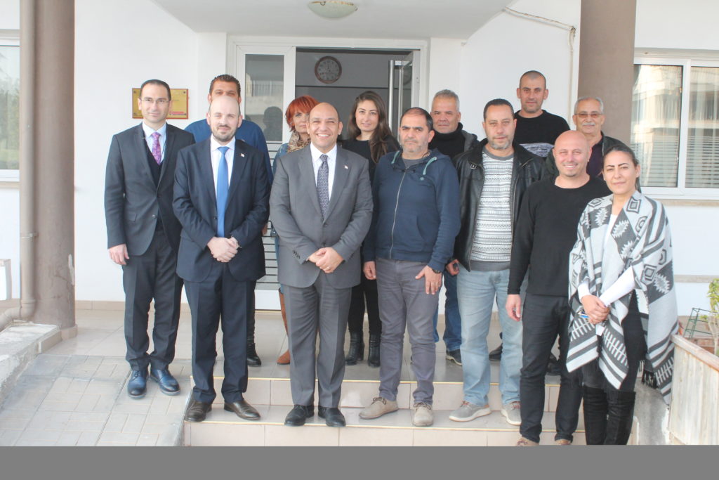 Bakan Atakan, Karayolları Dairesi ile Planlama ve İnşaat Dairesi’nin Gazimağusa şubelerini ziyaret etti