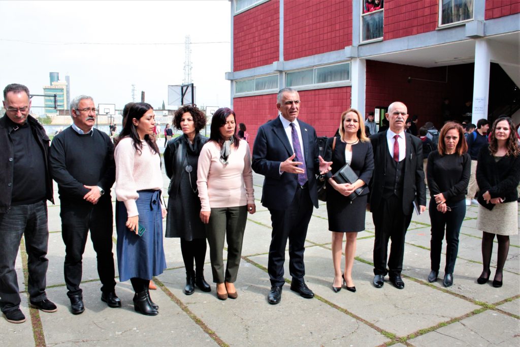 Çavuşoğlu, Lefkoşa Türk Lisesi’ni ziyaret etti