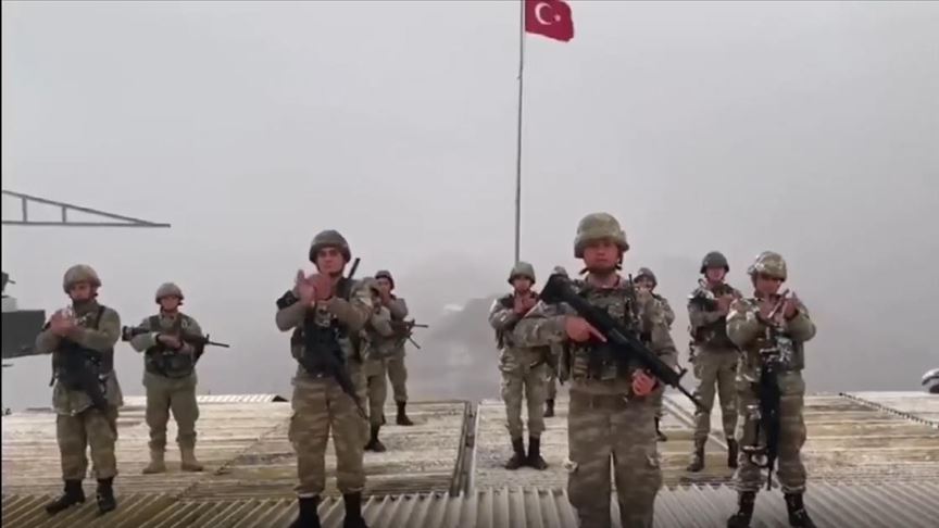 Mehmetçik’ten sağlık çalışanlarına alkış desteği