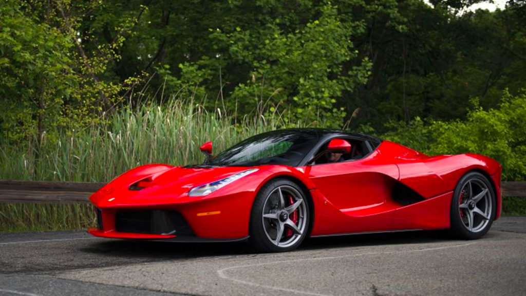 Türkiye’de Ferrari otomobili olan bir kişi, 1000 liralık yardıma başvurdu