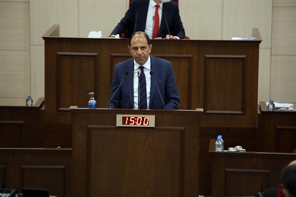 Özersay: “Kötü yönetilmiş bir kriz görmek istiyorsak Birleşik Krallık’a bakmak lazım