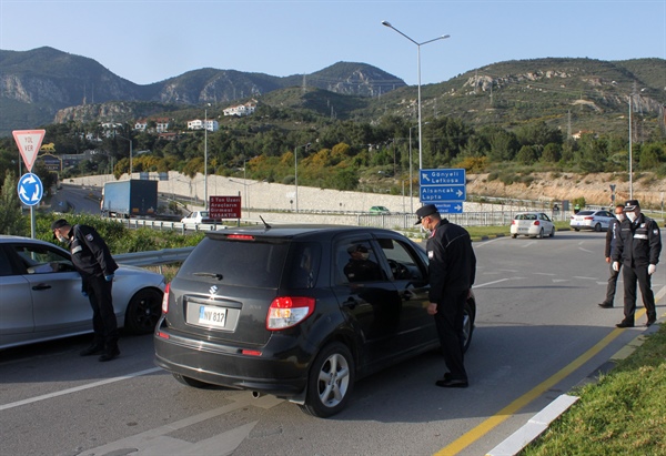 62 kişi sokağa çıkma yasağına uymadı