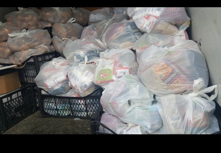 Ülkelerine dönemeyen öğrencilere yardım paketleri ulaştırıldı