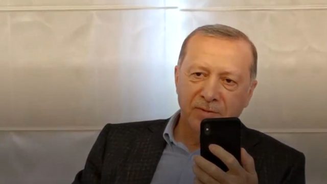 Cumhurbaşkanı Erdoğan İsveç’ten Türkiye’ye getirilen Emrullah Gülüşken’in kızı ile telefonda görüştü