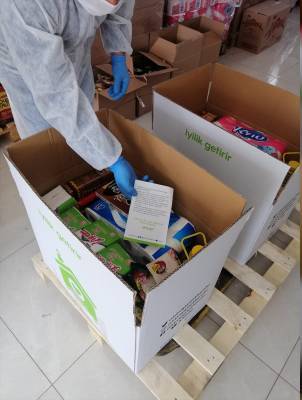 Haluk Levent’in “Ahbap derneği” Girne bölgesine 500 gıda paketi yardımda bulundu