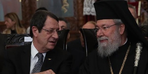 Anastasiadis ıı. Hrisostomos’a paskalya kutlamalarının ertelenmesini önerecek