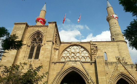 Yarın ülke genelindeki bütün camilerde Filistinliler için dua edilecek