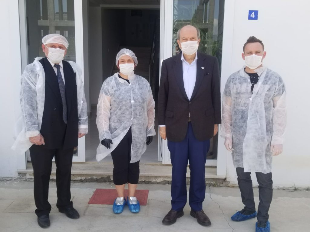 Başbakan Tatar Alayköy sanayi bölgesindeki Tıbbi maske üretim tesisinde incelemelerde bulundu