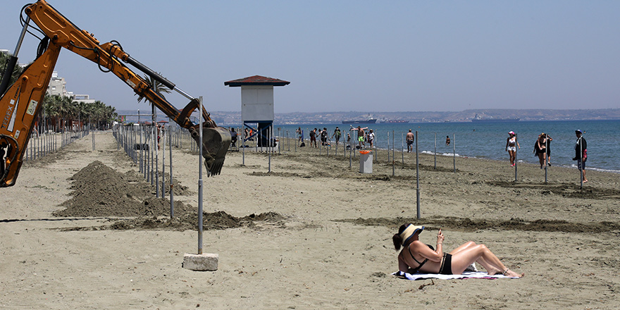 Güney Kıbrıs’ta plajlarda polis, asker, sivil savunma kol gezecek