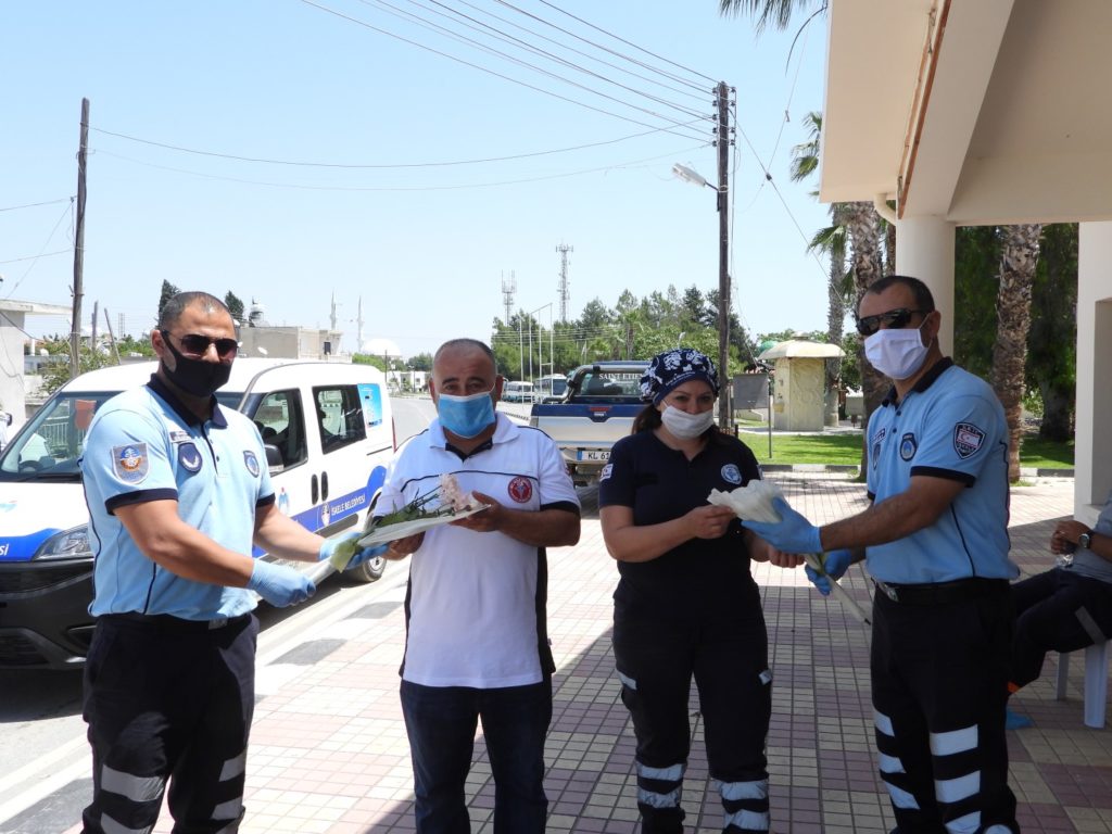 İskele Belediyesi sağlık birimi hizmeti evlere götürüyor