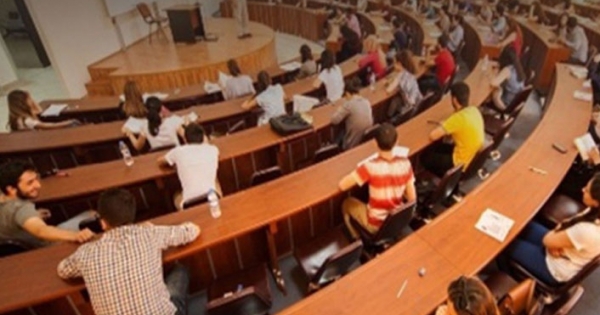 Yunanistan’da eğitim gören Rum öğrenciler okullarına dönüyor