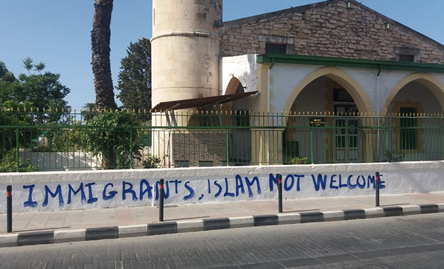 Güney Kıbrıs’ta cami’ye alçak saldırı