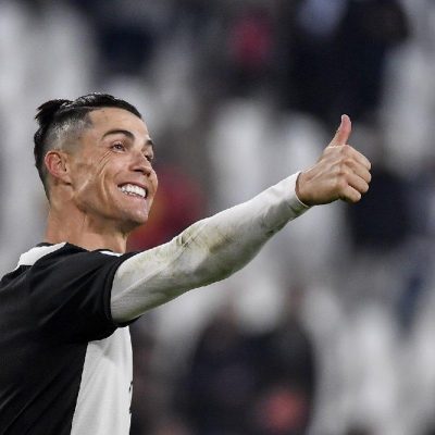 Cristiano Ronaldo, tarihin ilk “milyarder” futbolcusu oldu