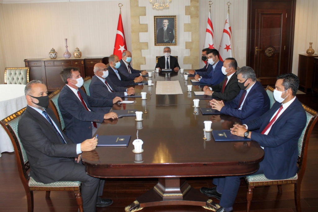 Akıncı parti başkanlarıyla bir araya geldi
