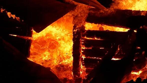 Yeniboğaziçi’nde ev yangını
