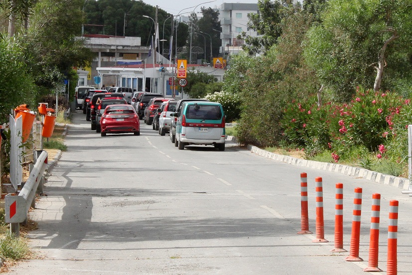 Metehan’da geçişler için uzun kuyruklar oluştu