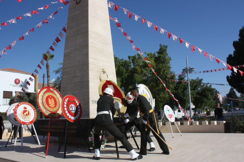 Lefkoşa Şehitler Anıtı önünde tören düzenlendi
