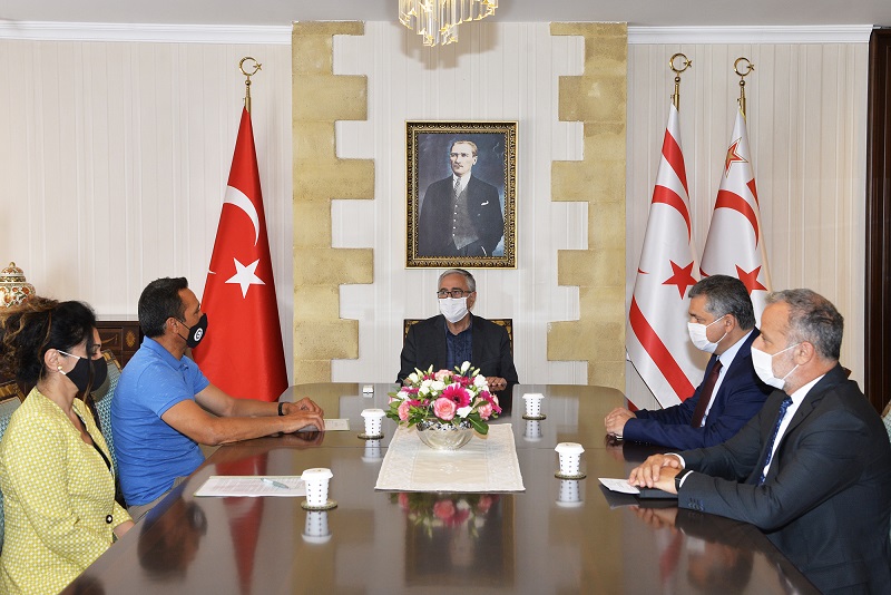 Akıncı, KTOEÖS heyetiyle görüştü